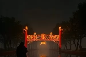 美食剧午后的盐封面,案板上撒成一小堆的粗盐粒